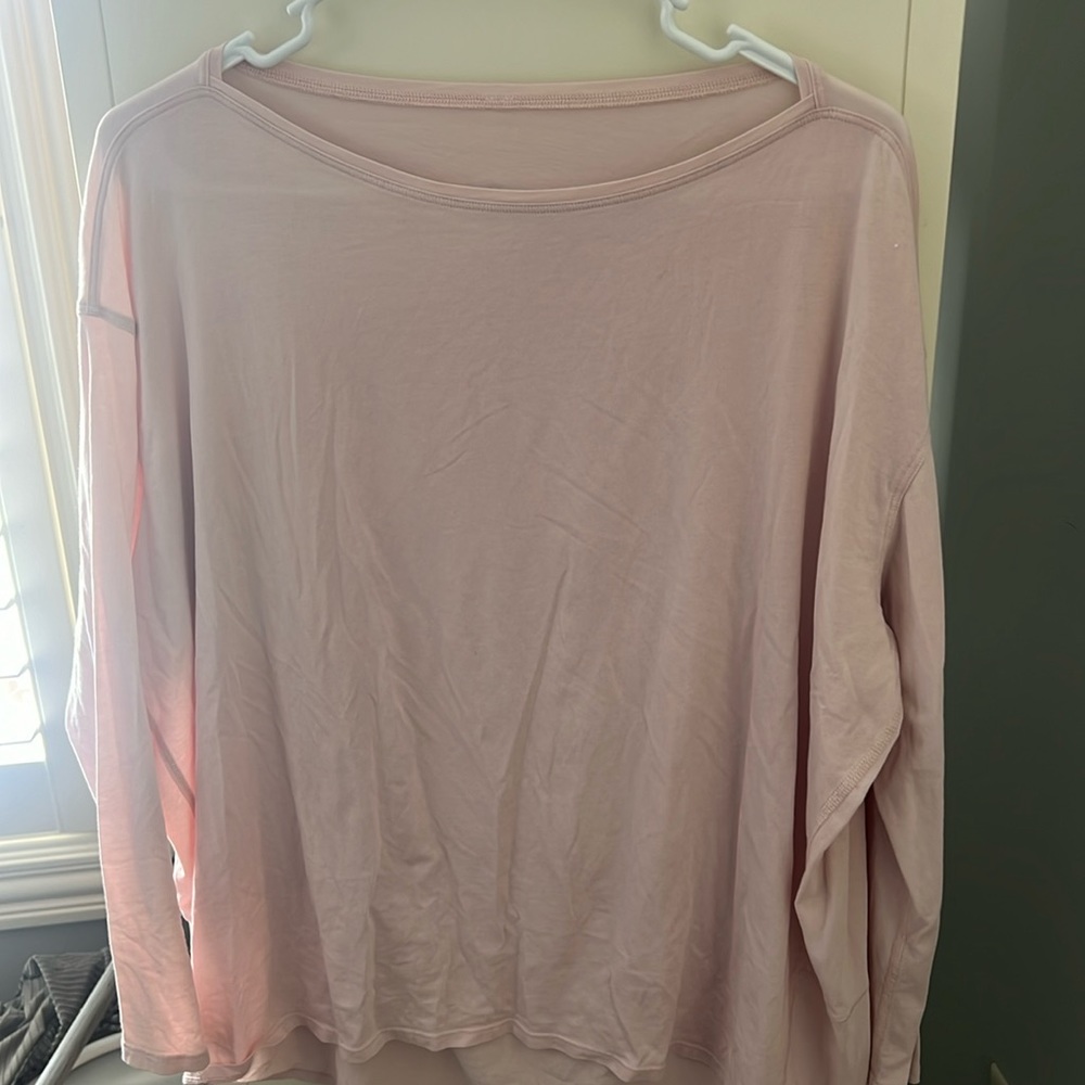 Lululemon back in action l/s tee.. either size 10 or 12.  Smoke free home
